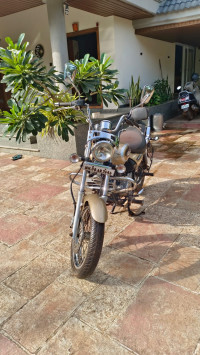 Golden Beige Metallic Bajaj Avenger Cruise 220