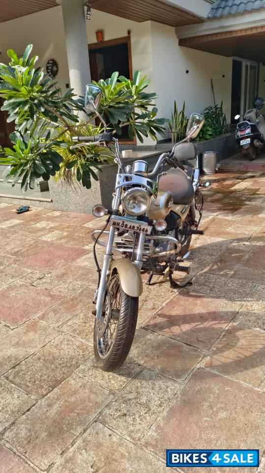 Golden Beige Metallic Bajaj Avenger Cruise 220