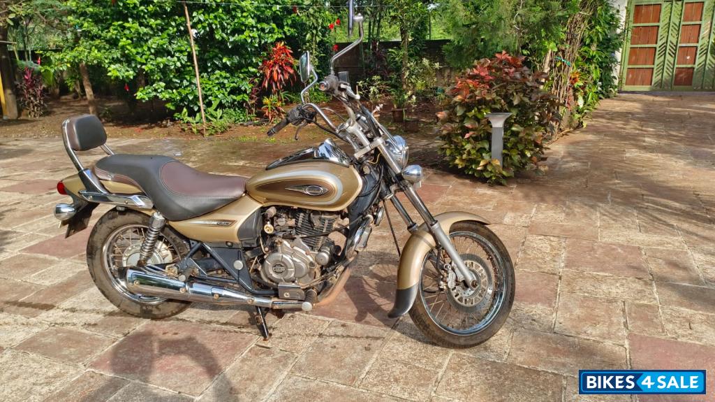 Golden Beige Metallic Bajaj Avenger Cruise 220