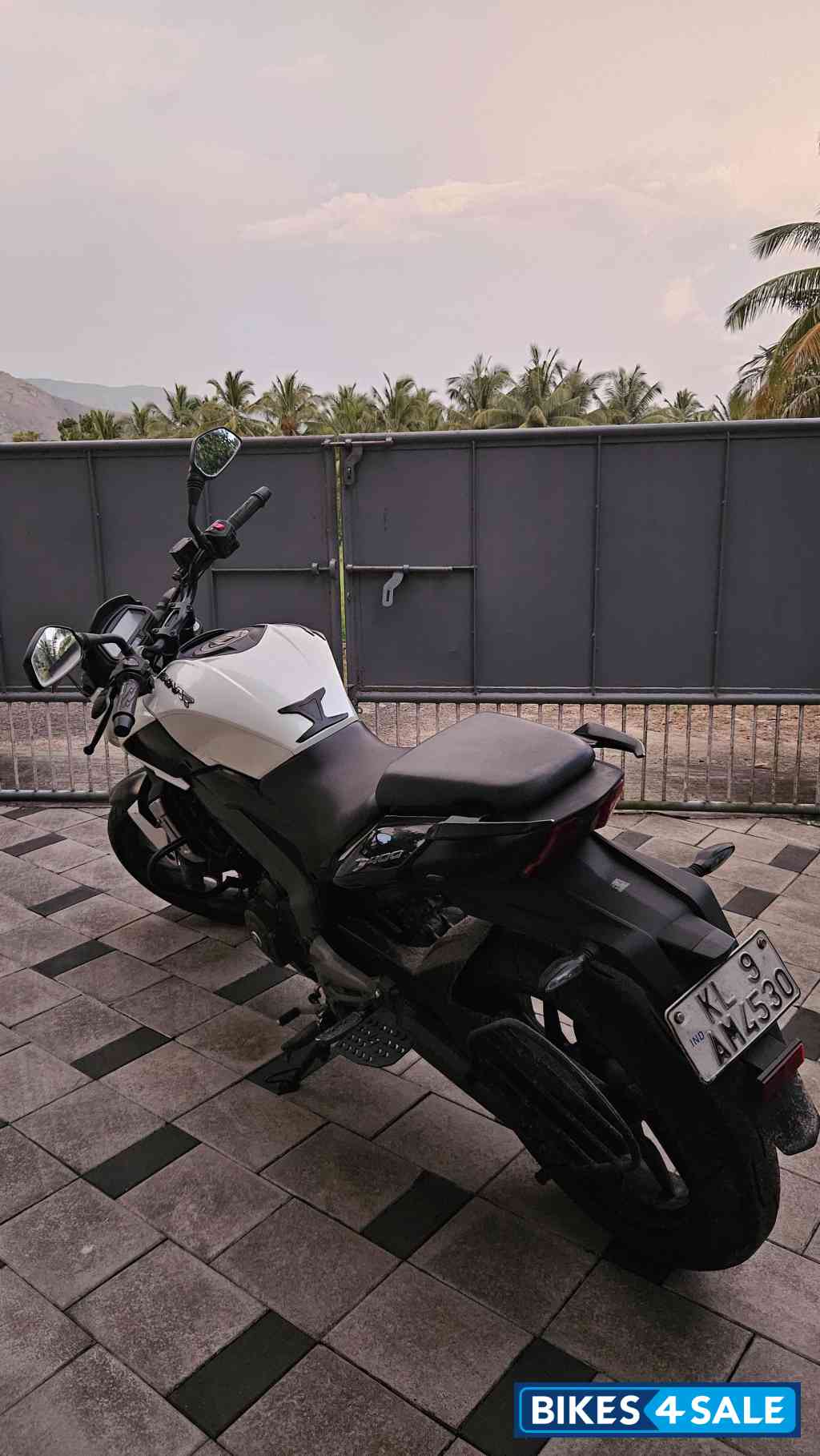 Bajaj Dominar 400