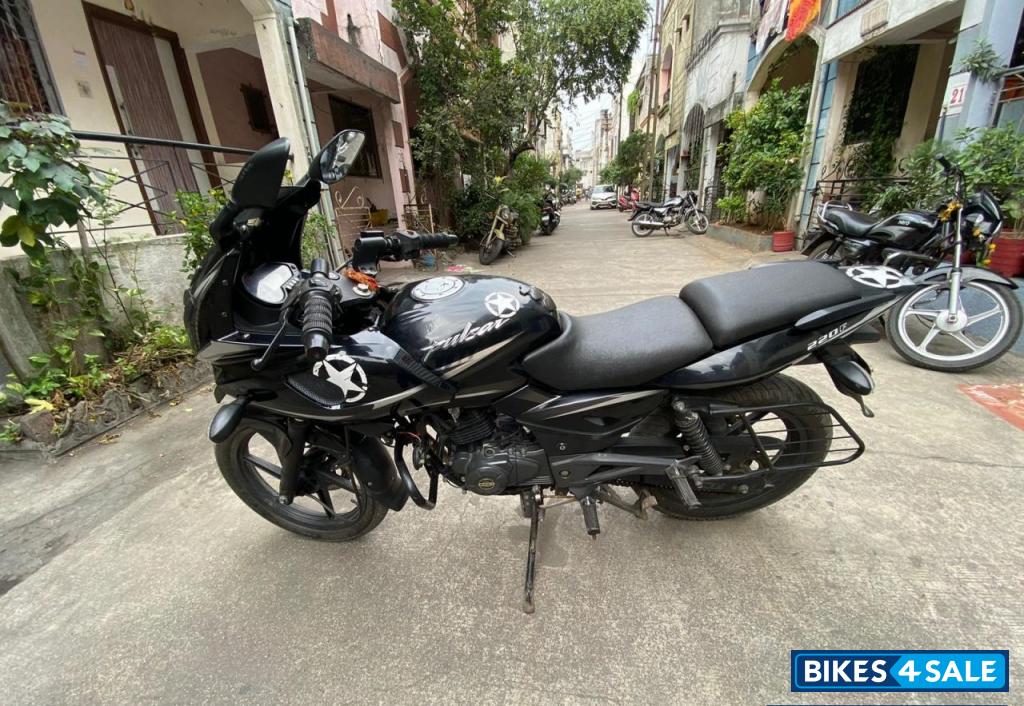 Bajaj Pulsar 220F