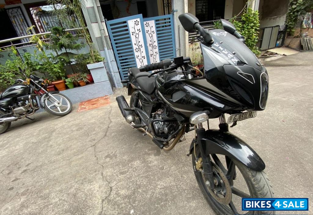 Bajaj Pulsar 220F