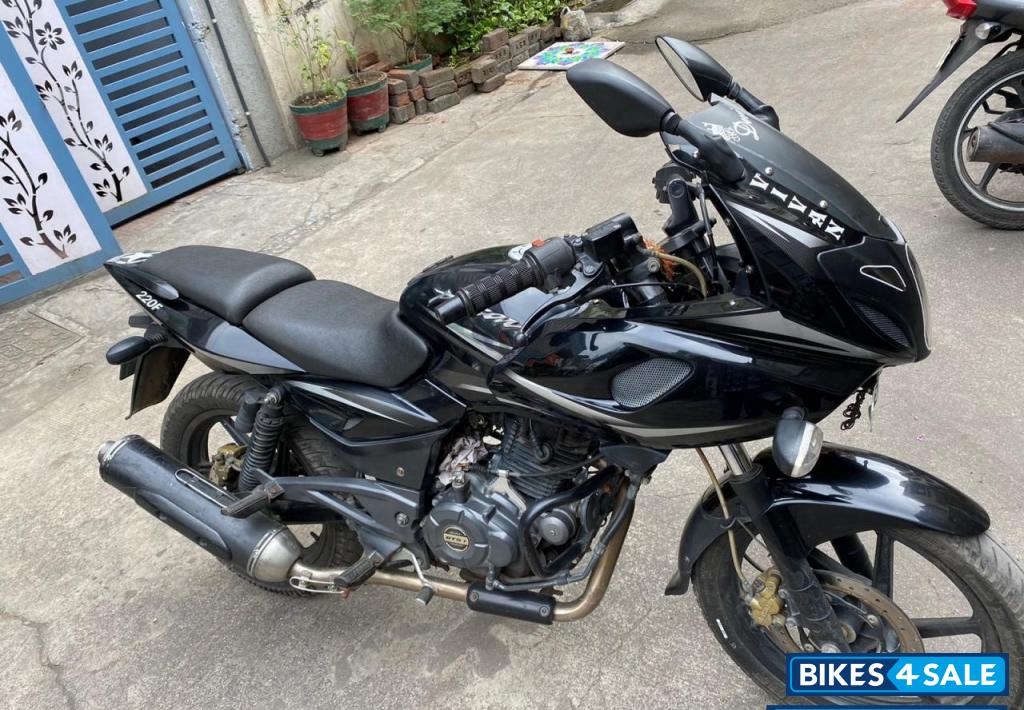 Bajaj Pulsar 220F