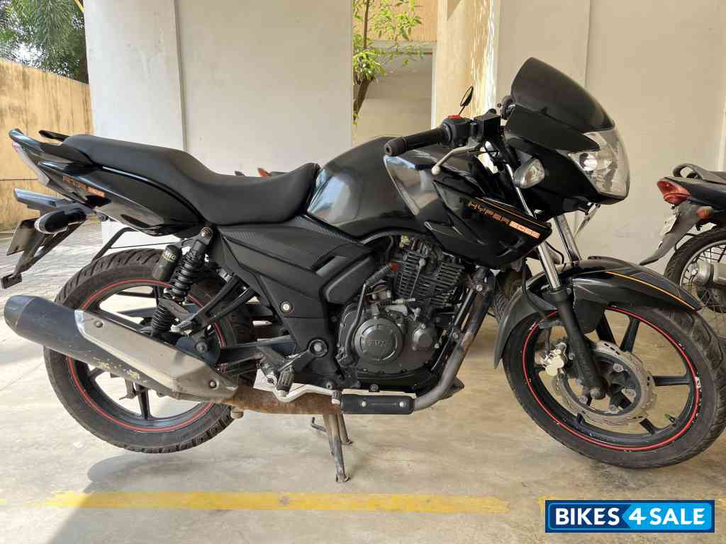 Black TVS Apache RTR 160