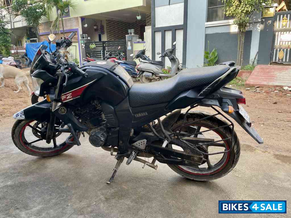 Black Yamaha FZ16