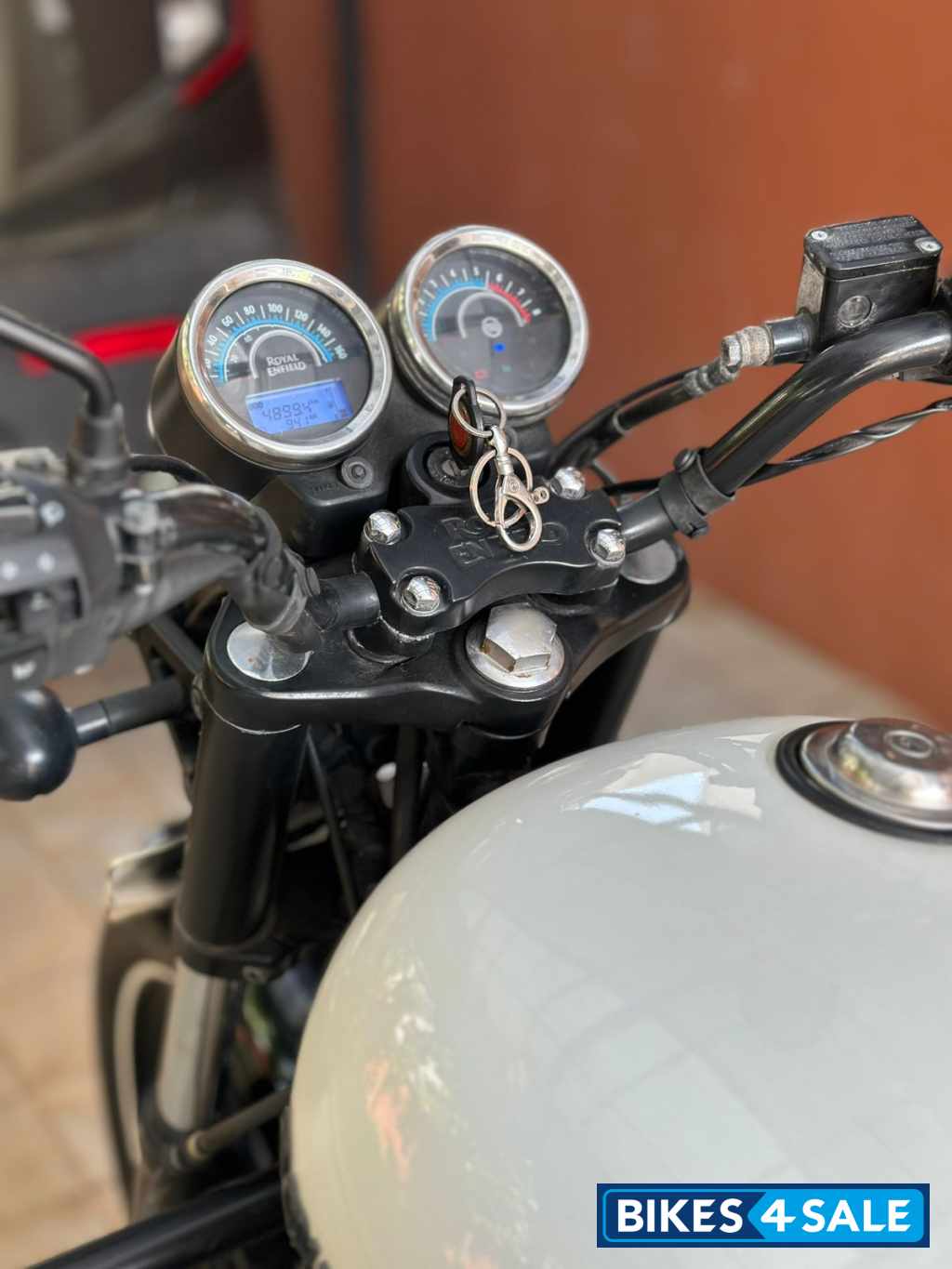 White Royal Enfield Thunderbird X 350