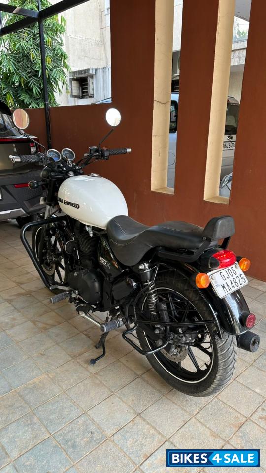 White Royal Enfield Thunderbird X 350