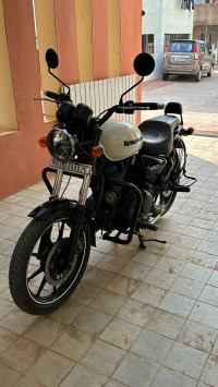 White Royal Enfield Thunderbird X 350