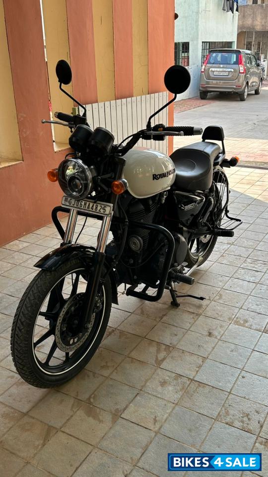 White Royal Enfield Thunderbird X 350