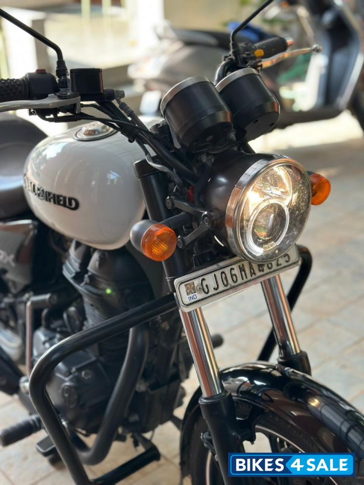 White Royal Enfield Thunderbird X 350
