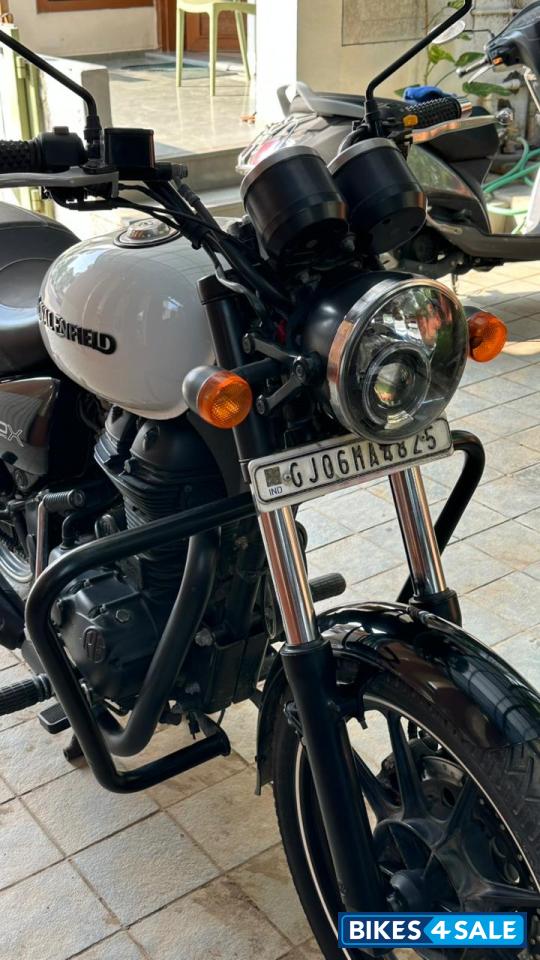 White Royal Enfield Thunderbird X 350