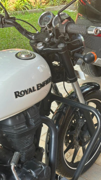 White Royal Enfield Thunderbird X 350