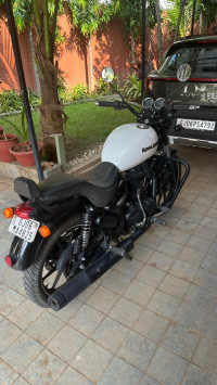 White Royal Enfield Thunderbird X 350