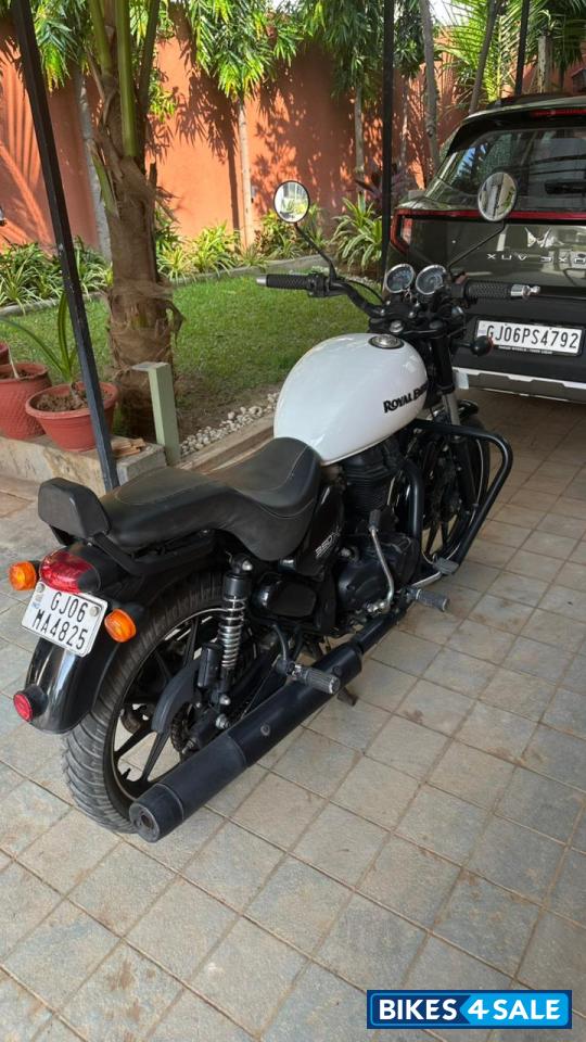 White Royal Enfield Thunderbird X 350