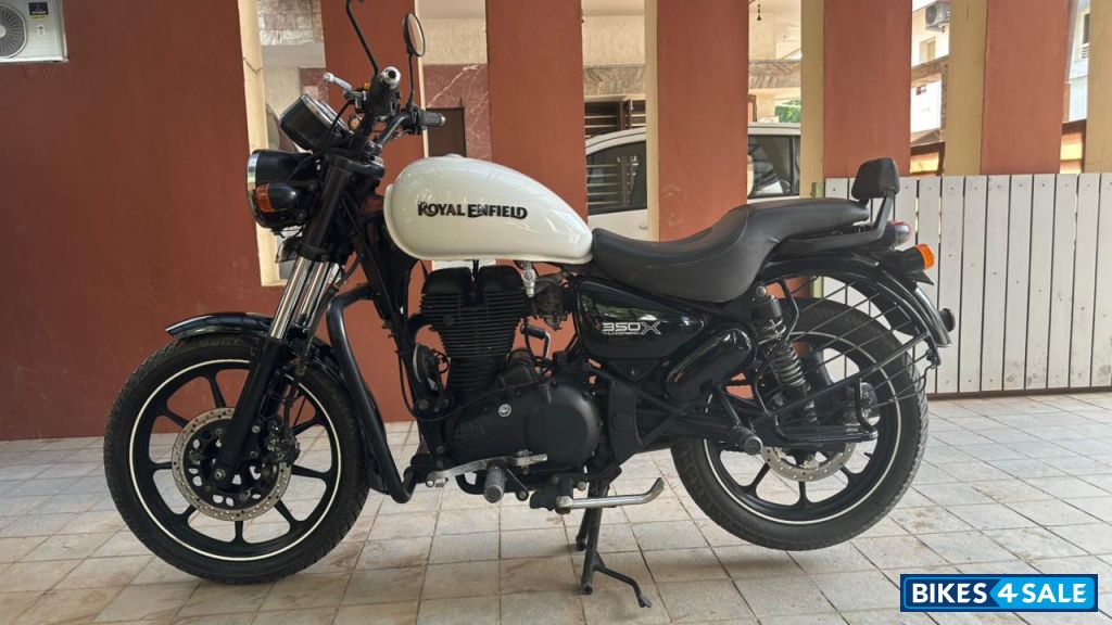 White Royal Enfield Thunderbird X 350