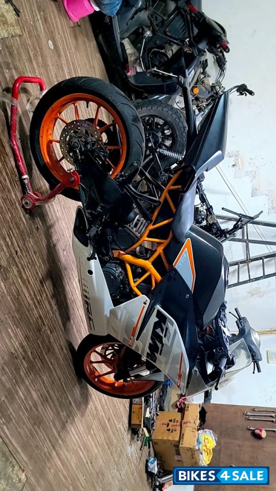 Pu White KTM RC 390