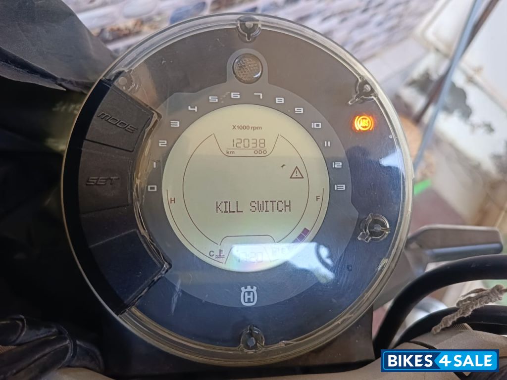 Husqvarna Svartpilen 250