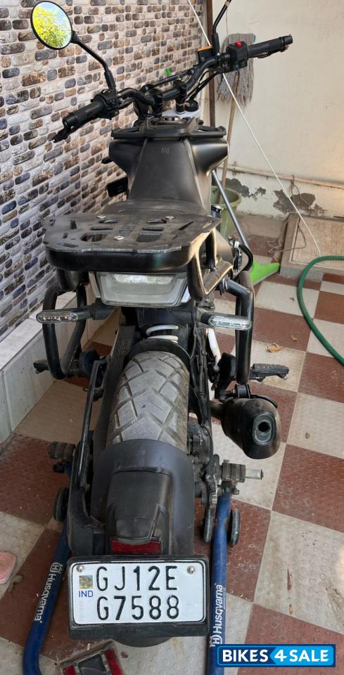 Husqvarna Svartpilen 250