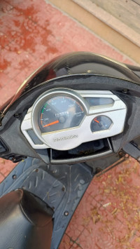 Black Mahindra Gusto