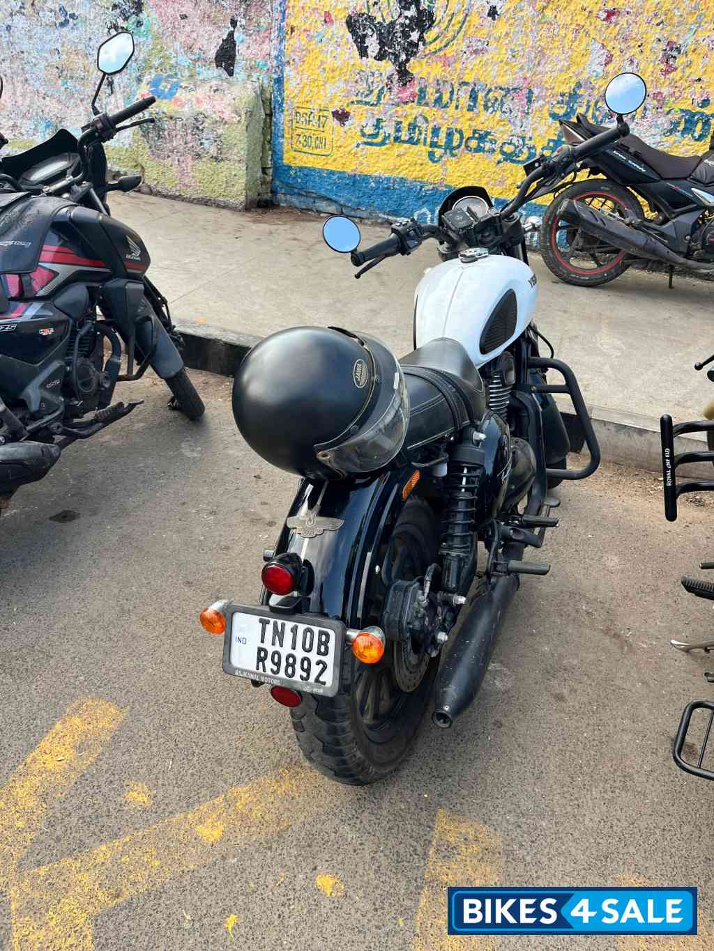 Glacial White Yezdi Roadster Chrome