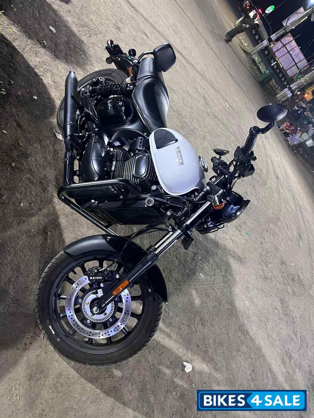 Glacial White Yezdi Roadster Chrome