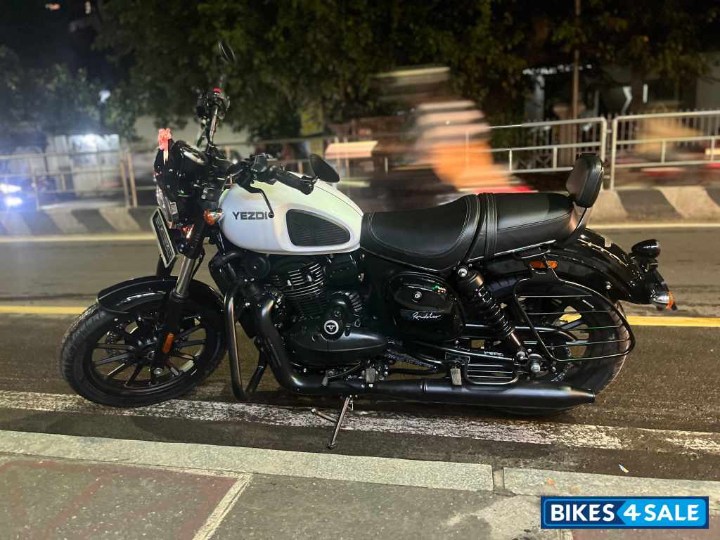 Glacial White Yezdi Roadster Chrome