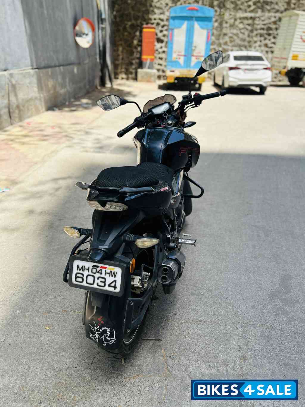 TVS Apache RTR 200 4V