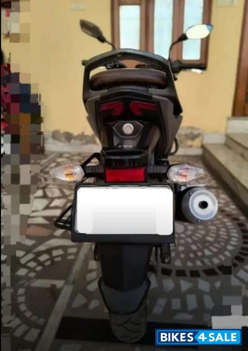 Black TVS Raider 125