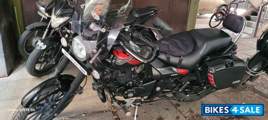 Black Bajaj Avenger Street 220