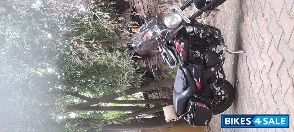 Black Bajaj Avenger Street 220