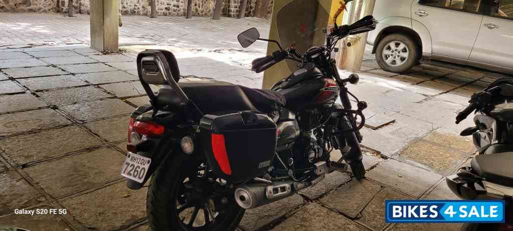 Black Bajaj Avenger Street 220