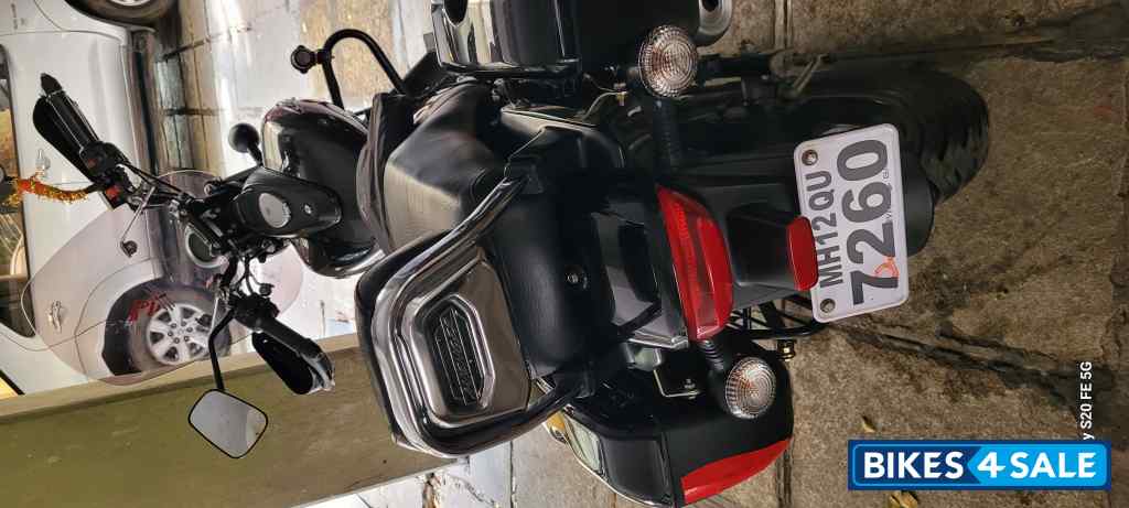 Black Bajaj Avenger Street 220