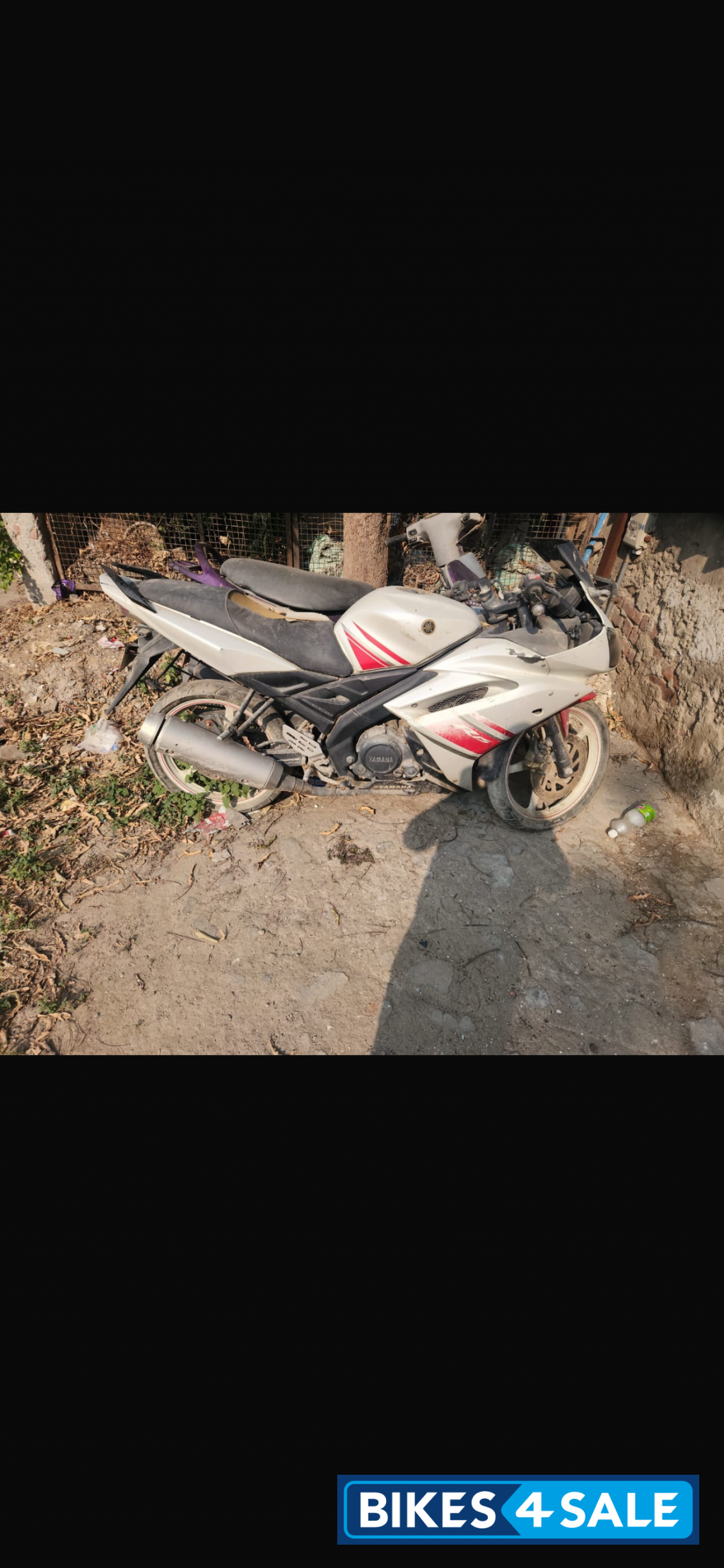 White Yamaha YZF R15