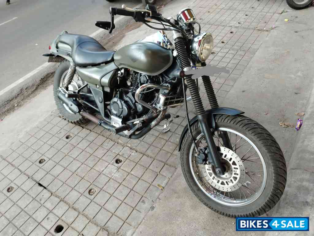 Bajaj Avenger 220 DTS-i