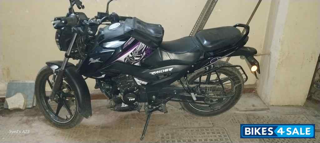 Black TVS Raider 125 Marvel Super Squad Edition