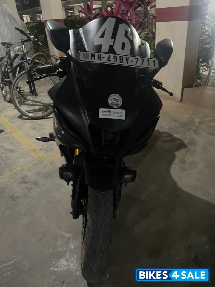 Black Yamaha R15 V4