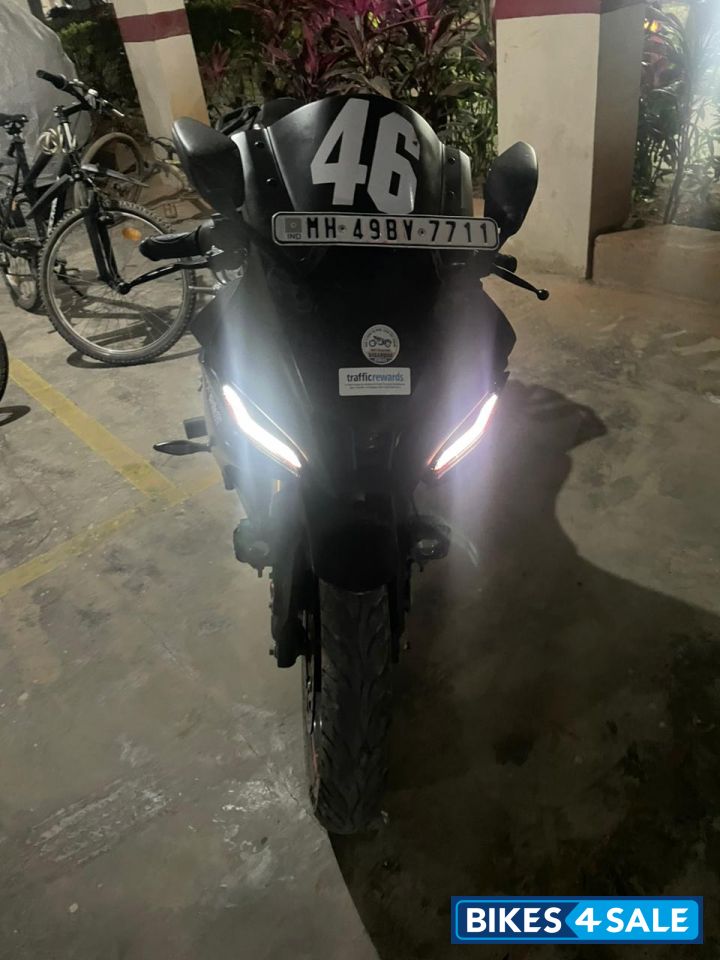Black Yamaha R15 V4