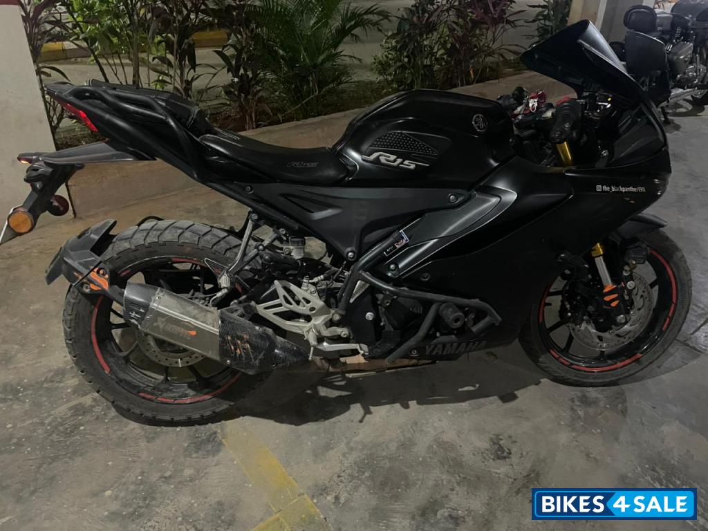 Black Yamaha R15 V4