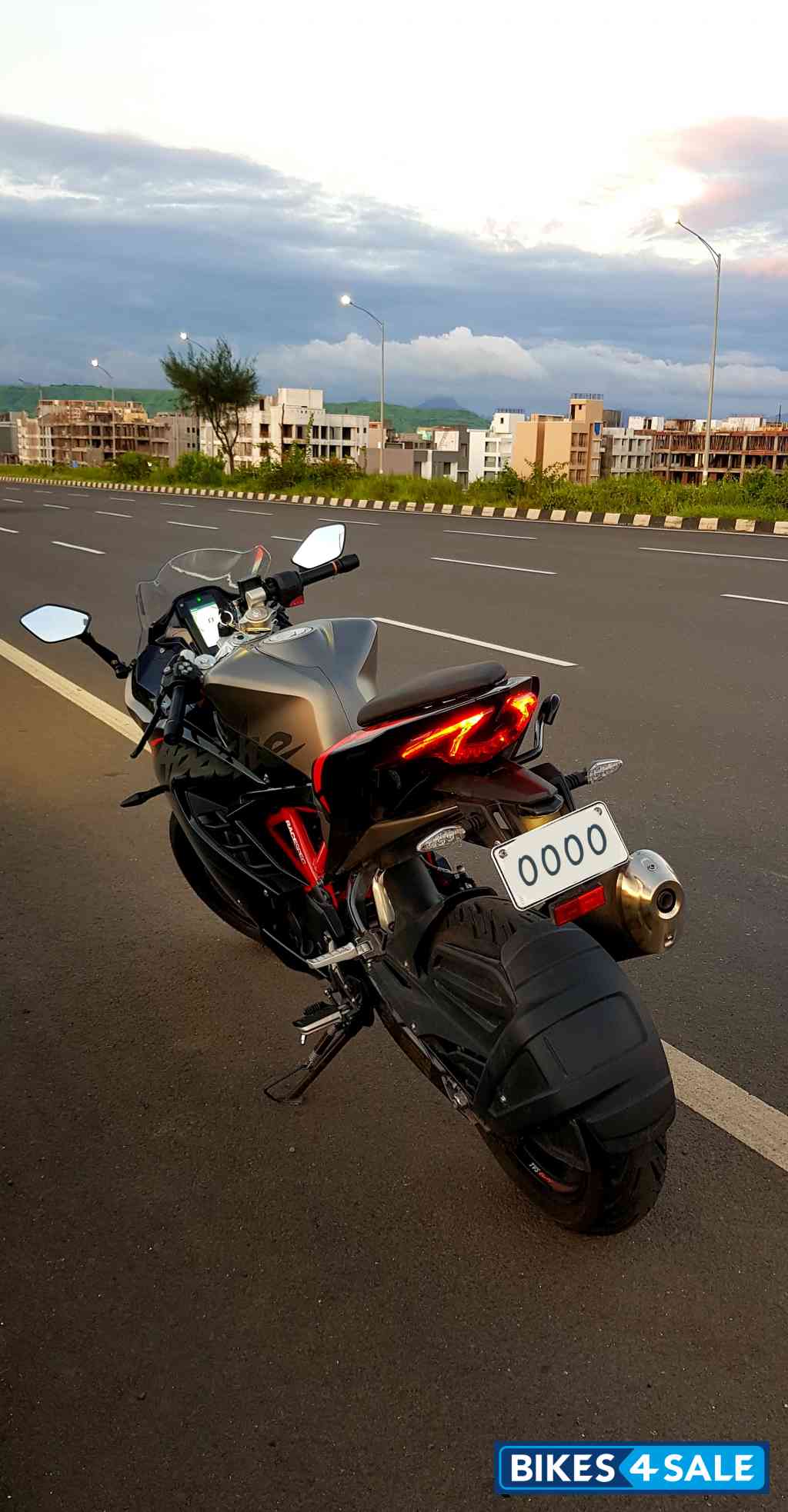 Titanium Grey / Black TVS Apache RR 310 2020