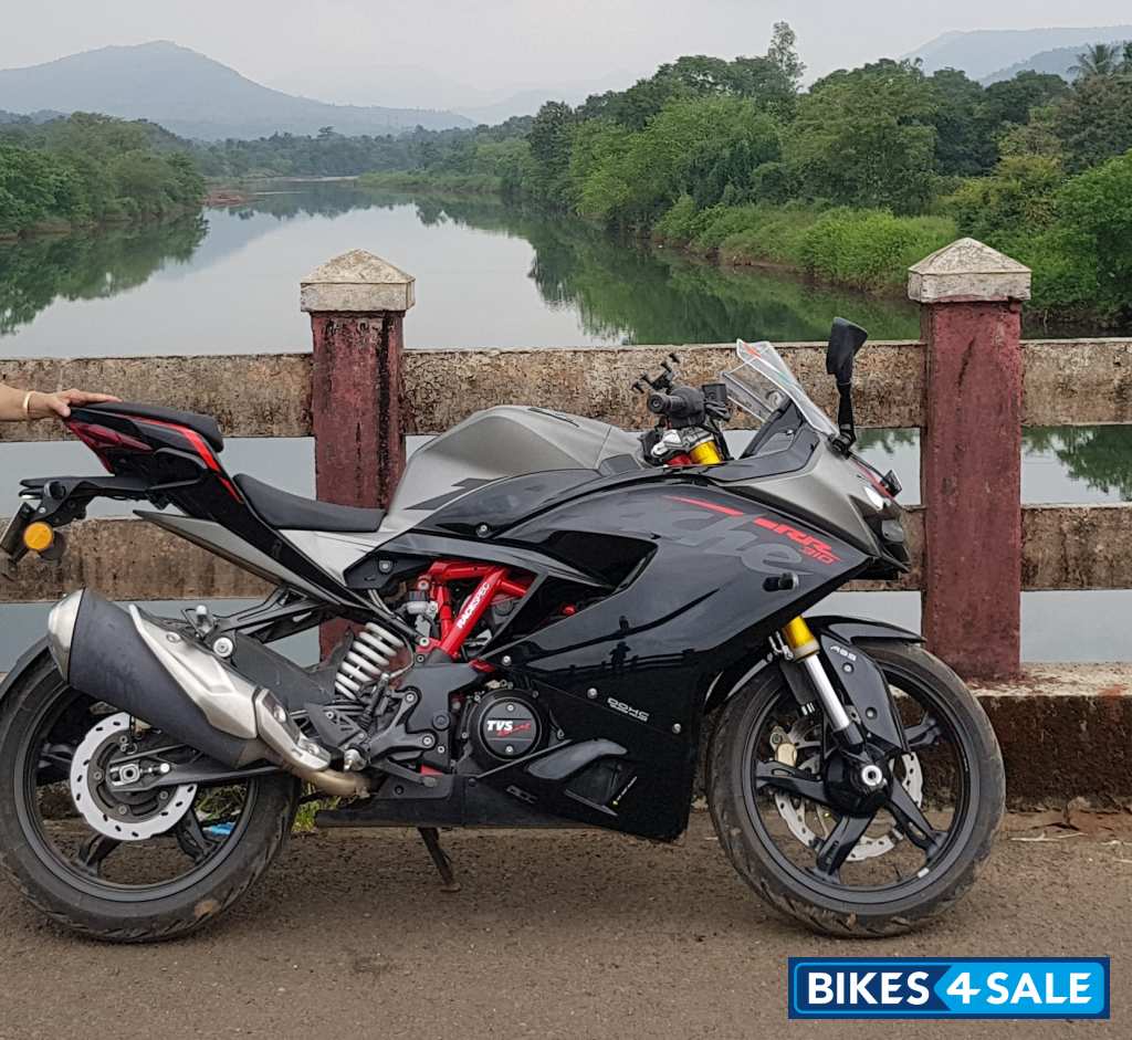 Titanium Grey / Black TVS Apache RR 310 2020