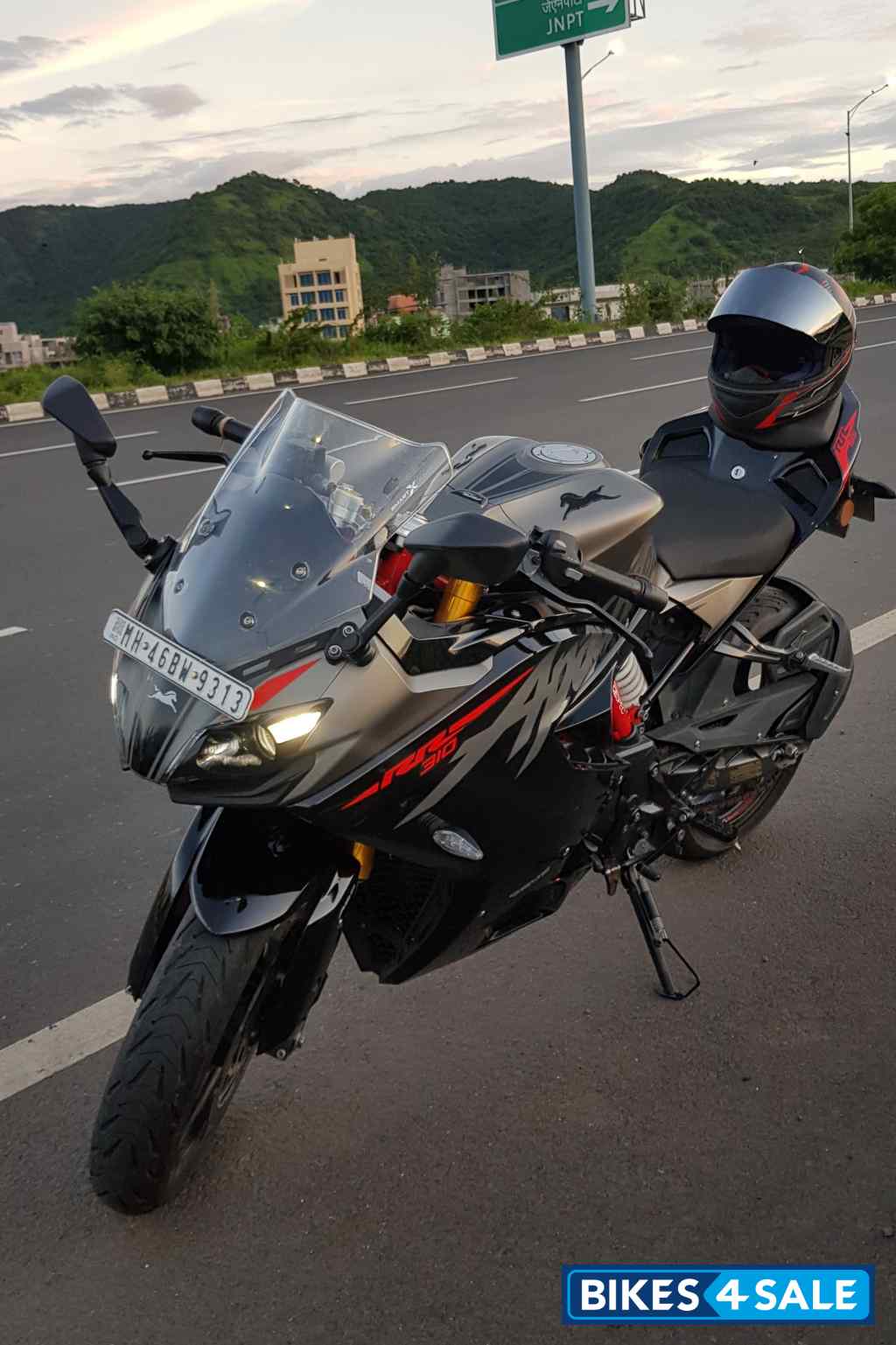 Titanium Grey / Black TVS Apache RR 310 2020