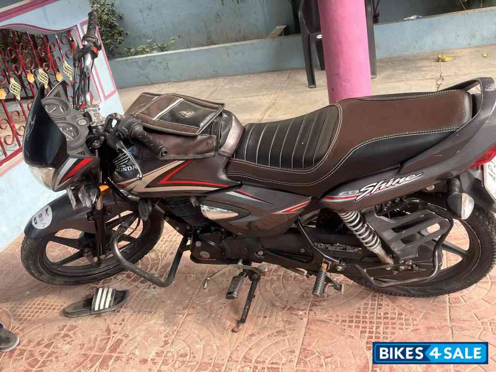 Grey Honda CB Shine