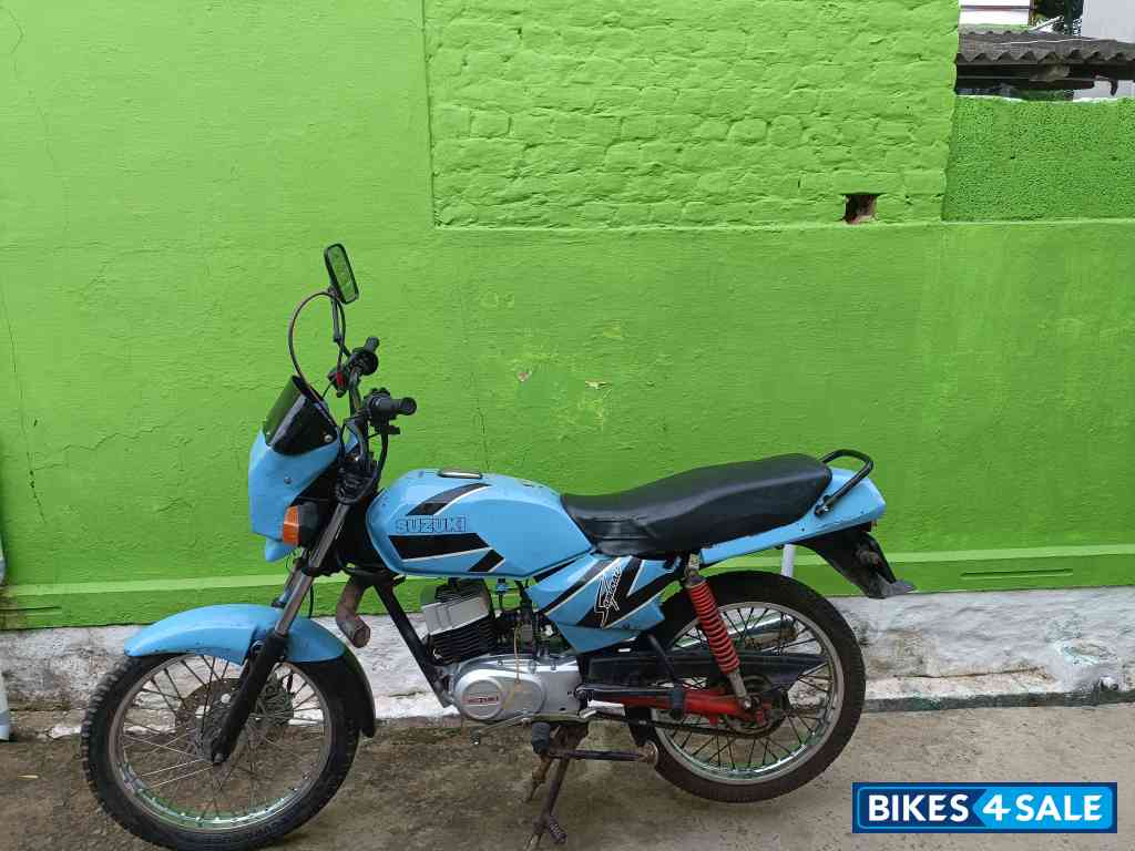 Blue Suzuki MAX 100R