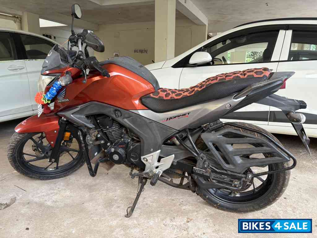 Honda CB Hornet 160R