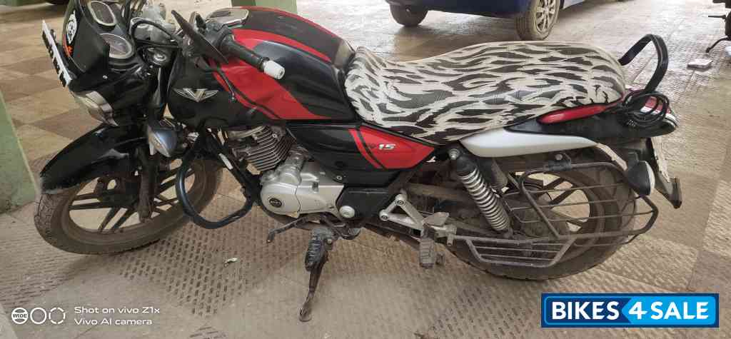 Bajaj V15
