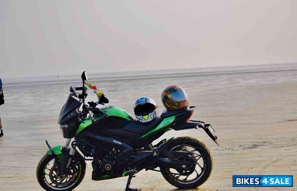 Green Bajaj Dominar 400