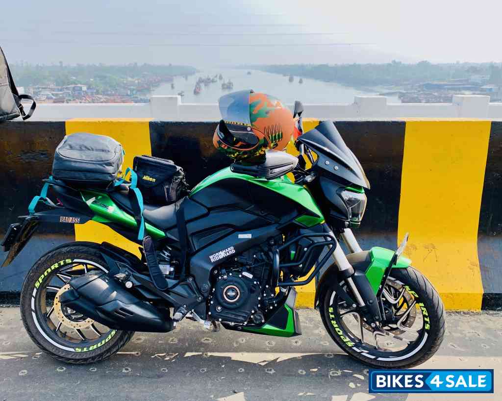 Green Bajaj Dominar 400