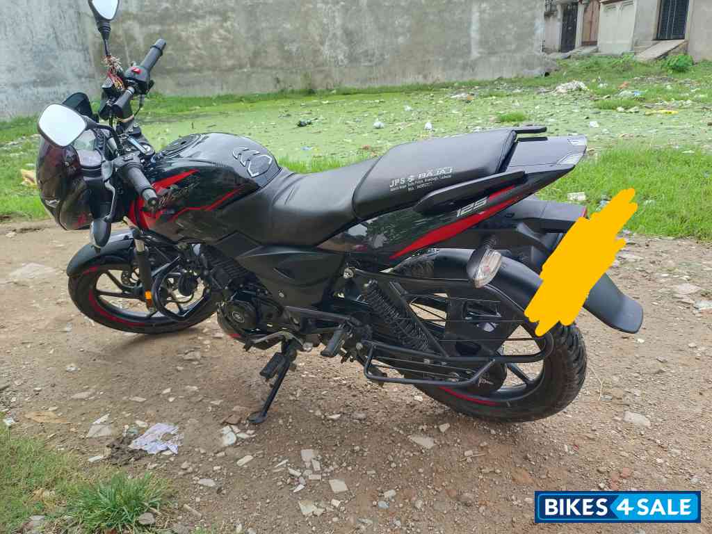 Red Black Bajaj Pulsar 125 Carbon Fibre Disc Split Seat