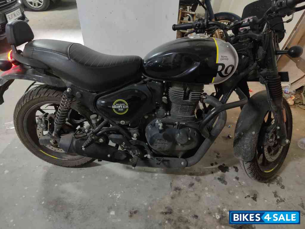 Black Royal Enfield Hunter 350 Metro