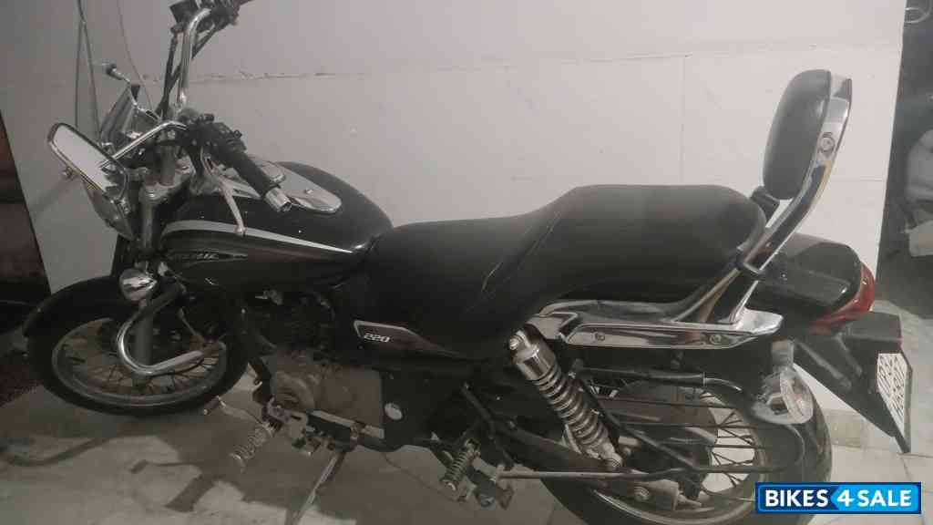 Bajaj Avenger 220 DTS-i